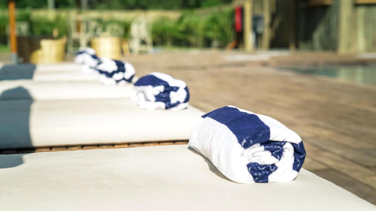 Casagrande Hotel & Beach Club José Ignacio Kültér fotó A rolled beach towel